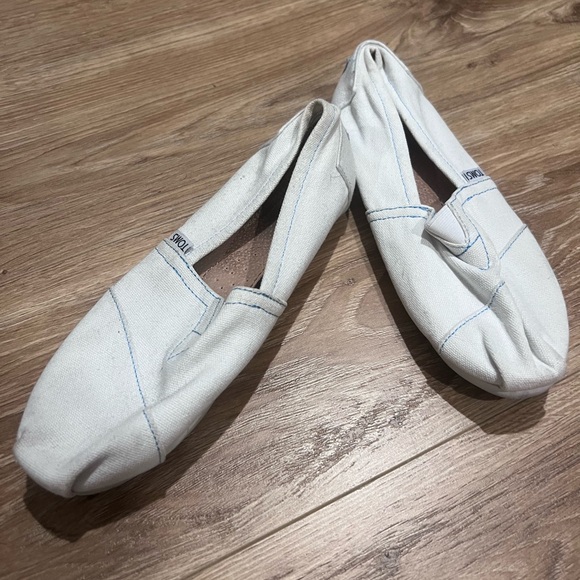 Toms White Canvas Slip-On Loafers - Picture 6 of 8